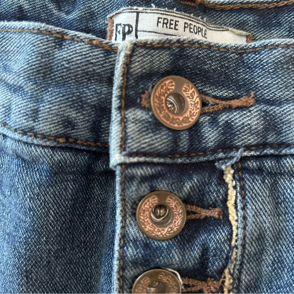 Free People, multi-button fly, denim shorts - Size 24 - Picture 4 of 5